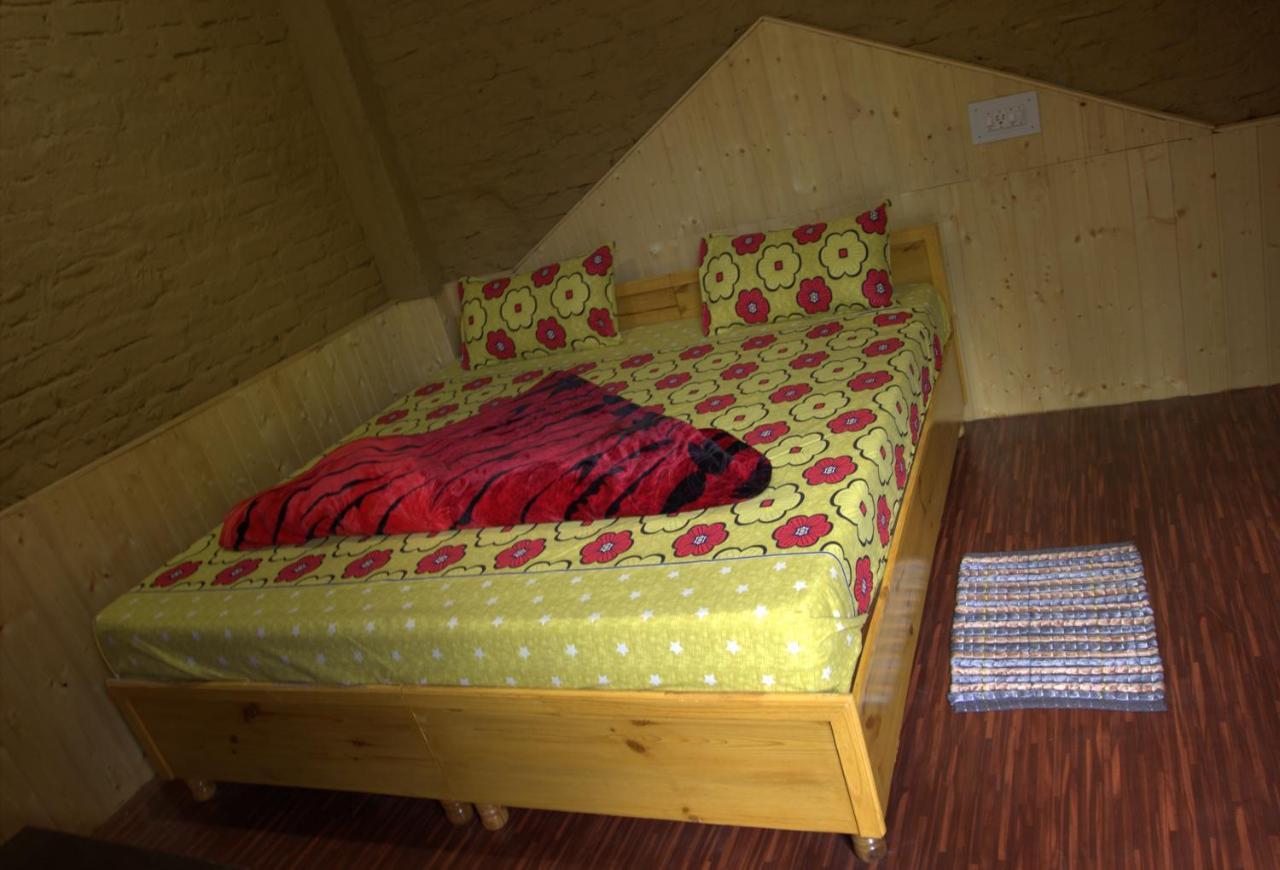 Tirthan Hilltop Home Stay Banjar Exterior photo